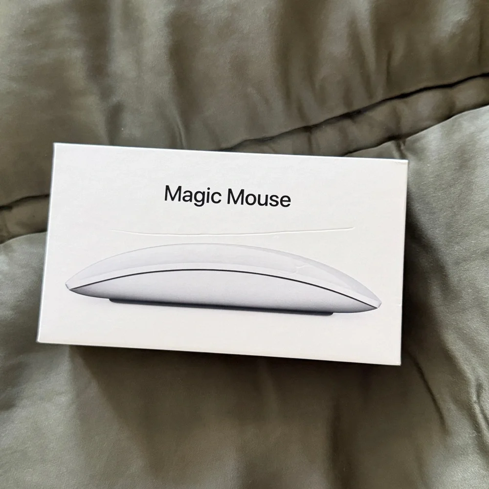 Apple Magic Mouse in Glossy White